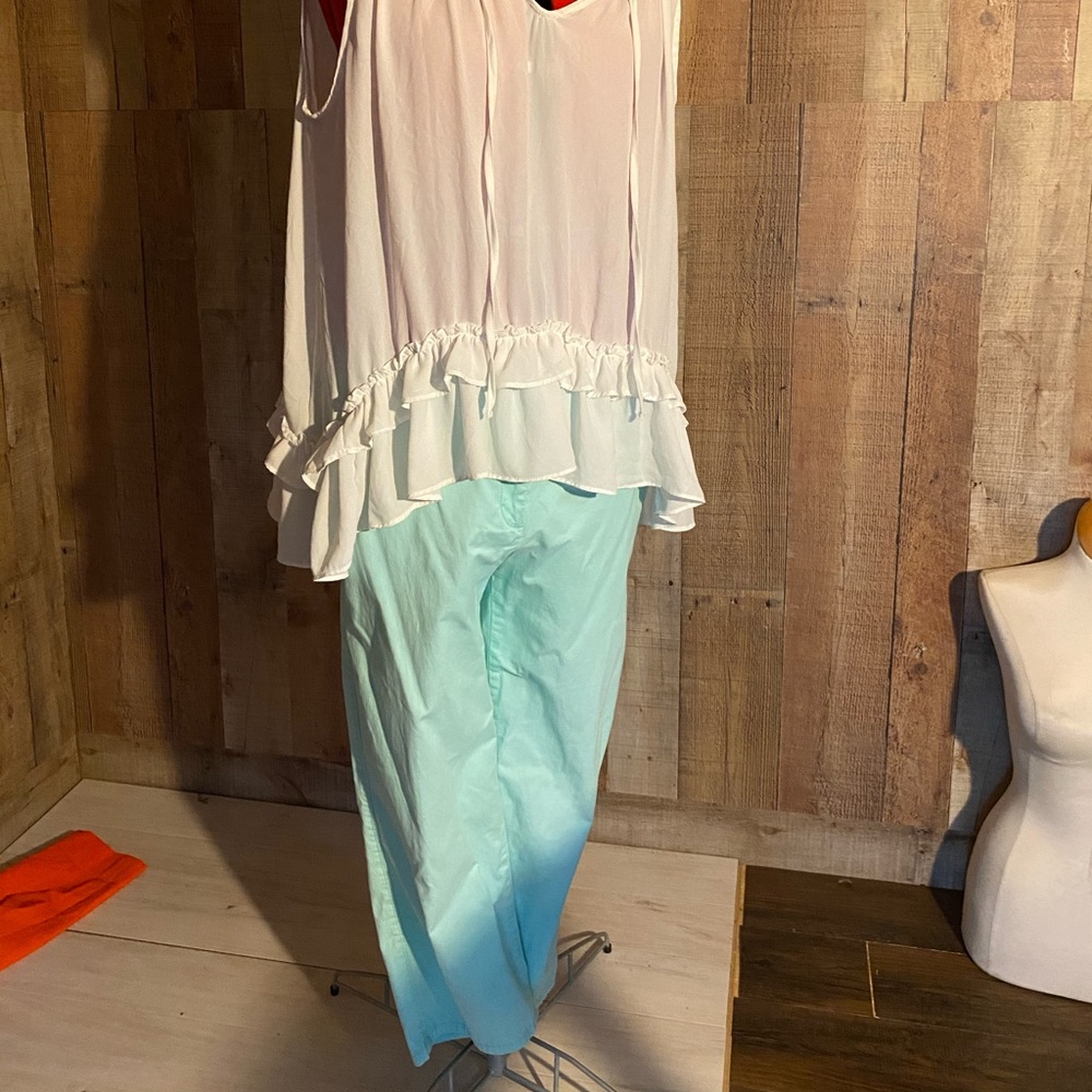 Crown & Ivy Capris